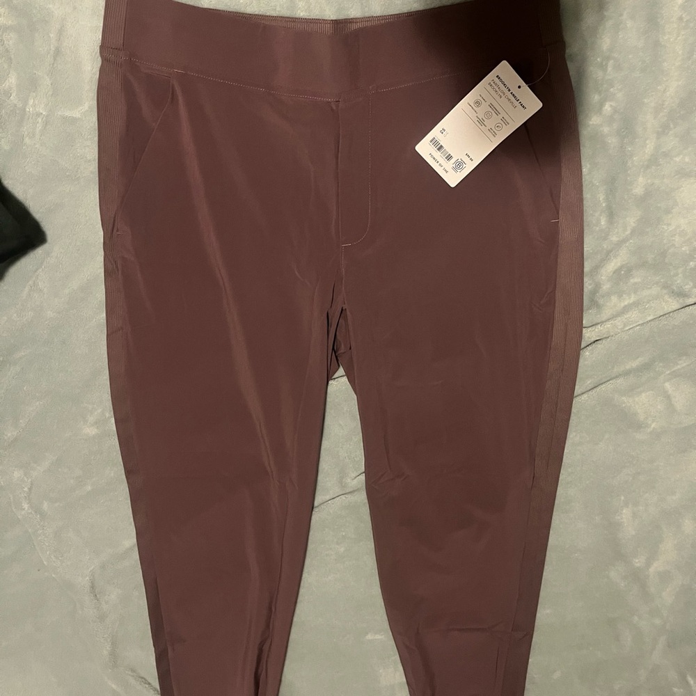 Athleta women’s mauve/ Burgundy Leggings 12